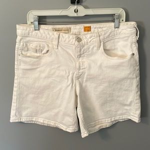Anthropology off-white denim shorts waist32/12